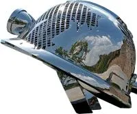 Каска - скульптура абстрактная скульптура из нержавеющей стали на заказ — Краснодар